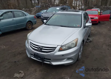 2011 Honda Accord 3.5 Ex-L z USA, uszkodzony, nr VIN 1HGCP3F84BA032682